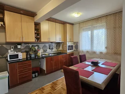 Sretena Mladenovića Mike | 4zida.rs