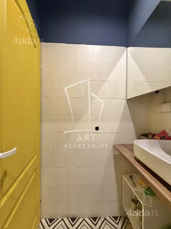 Lokal | 4zida