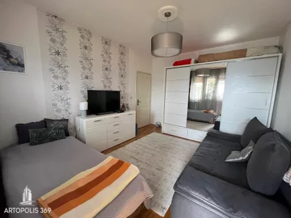 Ustanička | 4zida.rs