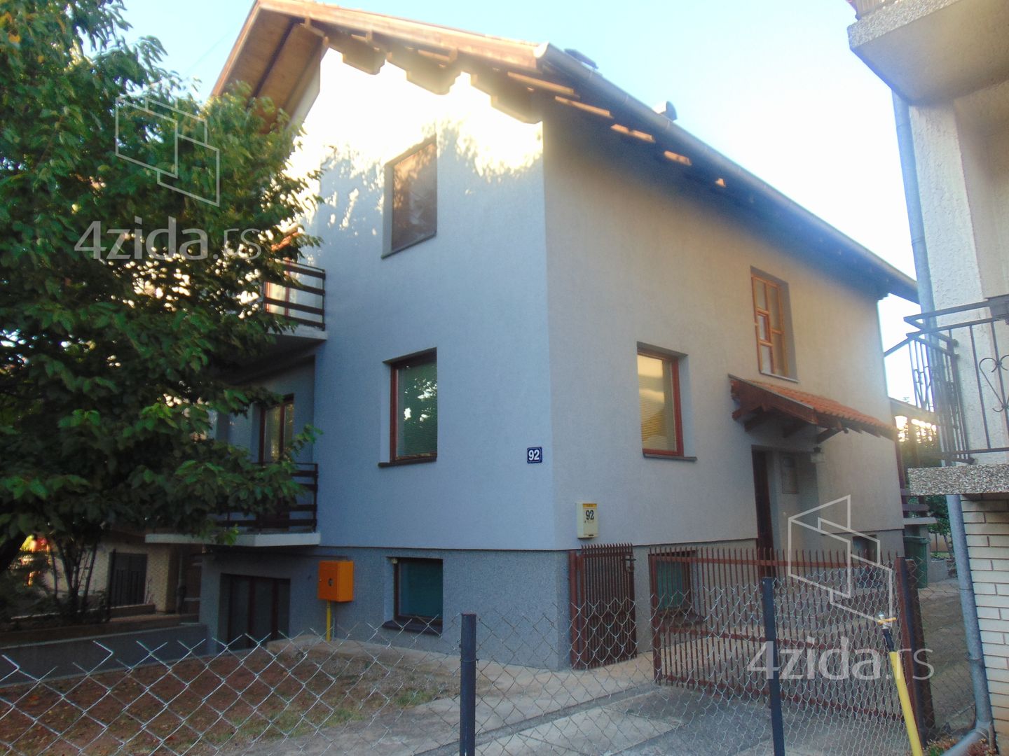 Maja, 306 m²
