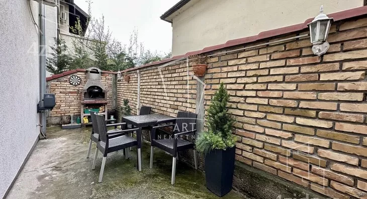 Petoiposoban stan | 4zida