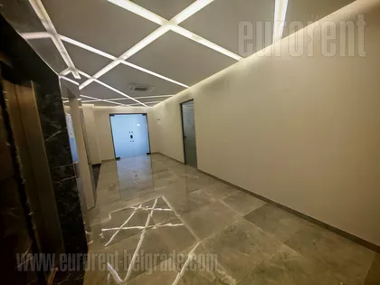 ZEMUN POLJE | 4zida.rs