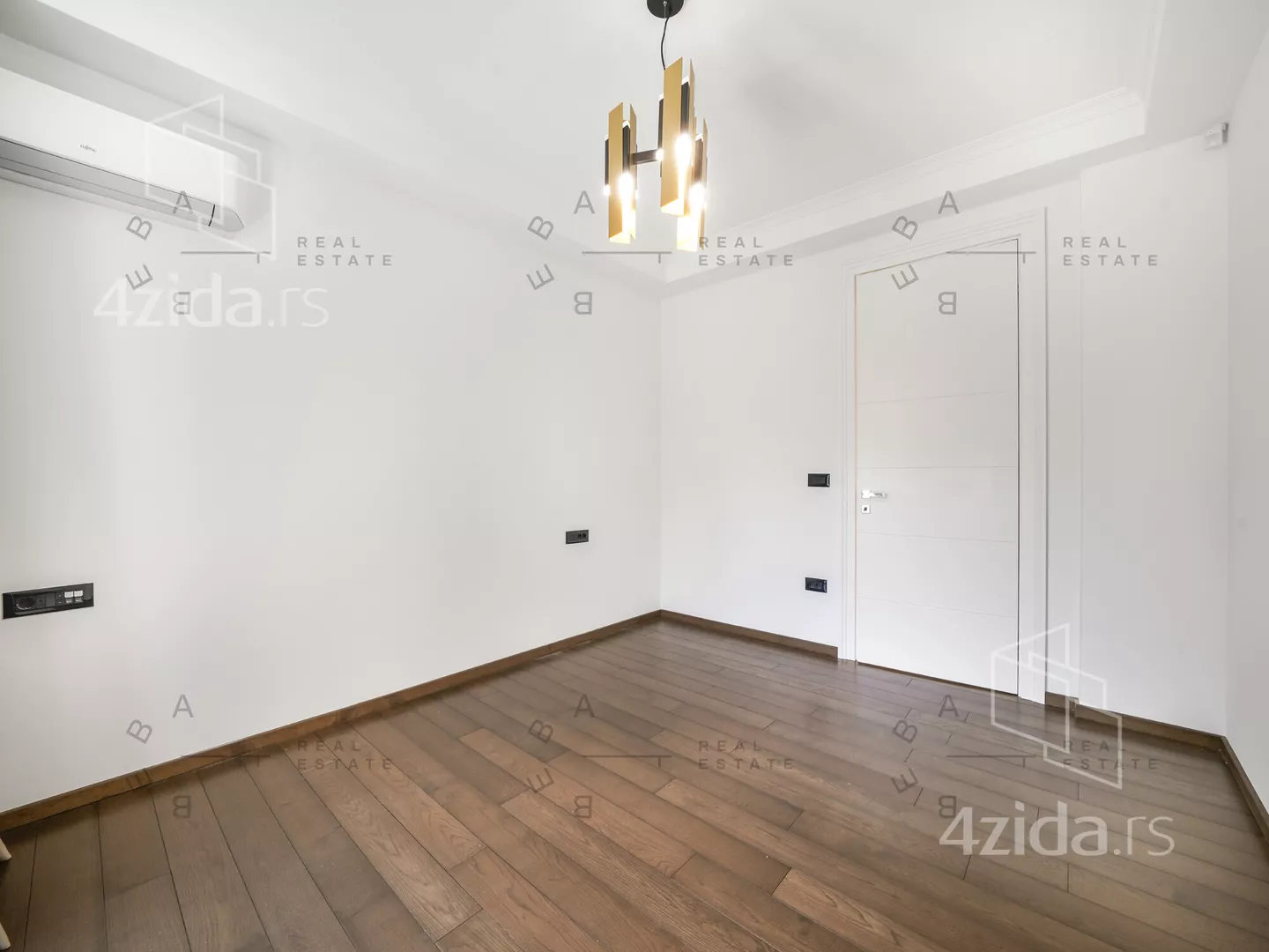 Petosoban stan | 4zida