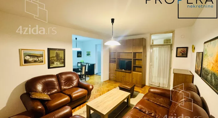 Četvoroiposoban stan | 4zida