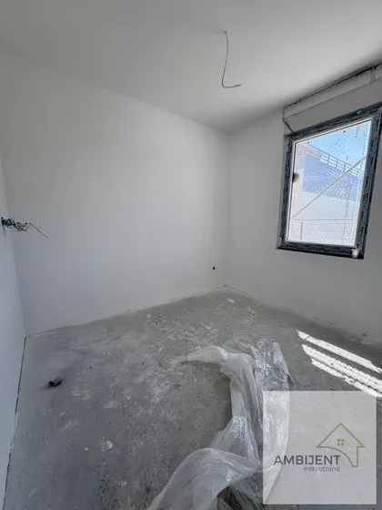 Stari Banovci | 4zida.rs