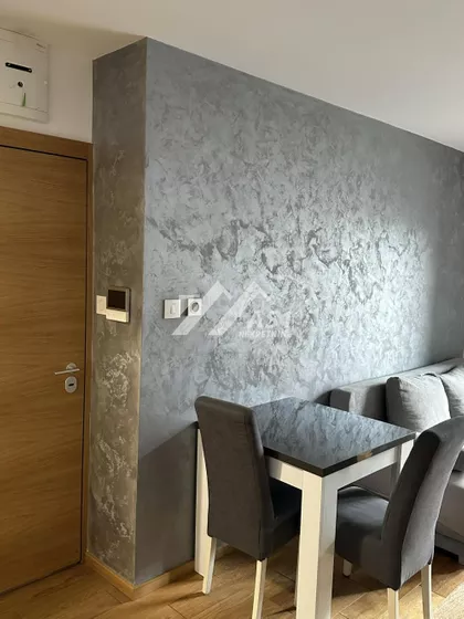 Lasla Gala | 4zida.rs