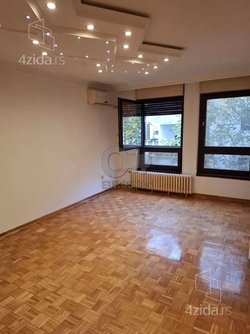 Četvoroiposoban stan | 4zida