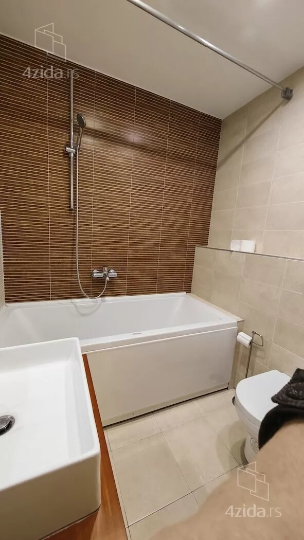 Četvoroiposoban stan | 4zida