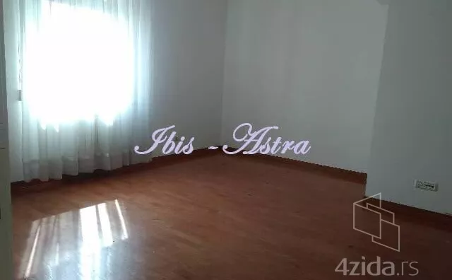 Šestosoban stan | 4zida