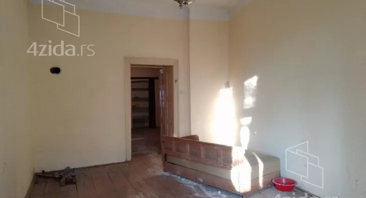 Četvoroiposoban stan | 4zida