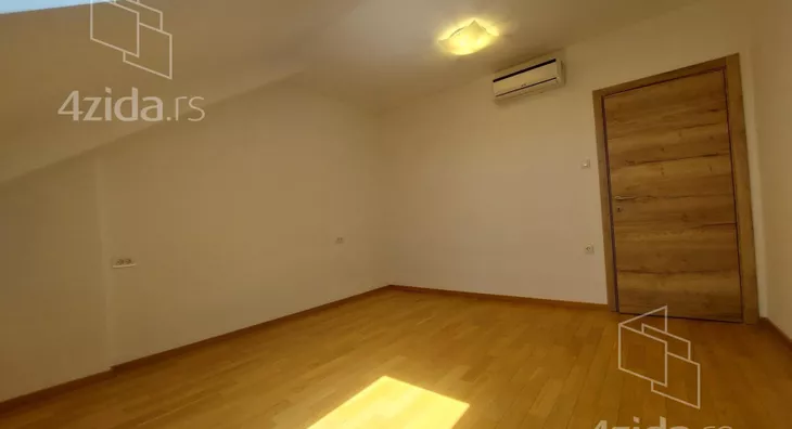 Petoiposoban stan | 4zida