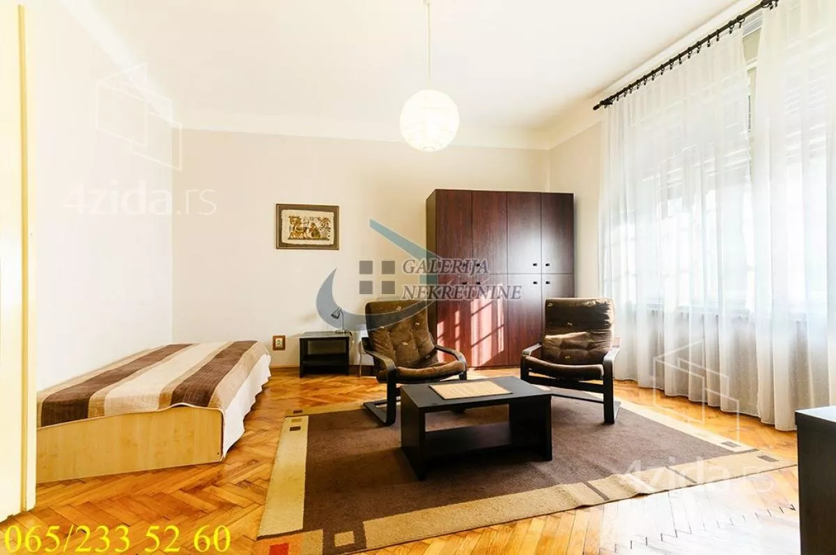 Četvoroiposoban stan | 4zida