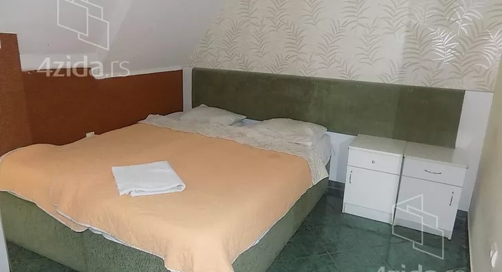 Poslovna zgrada | 4zida