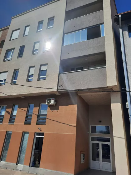 Cetinjska, na keju | 4zida.rs