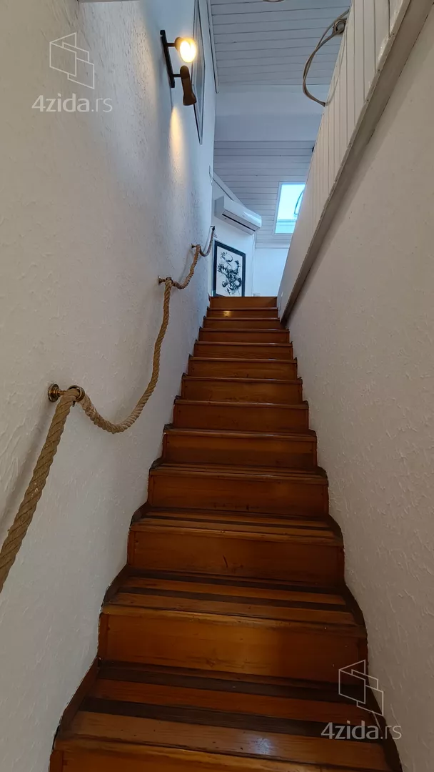 Četvoroiposoban stan | 4zida