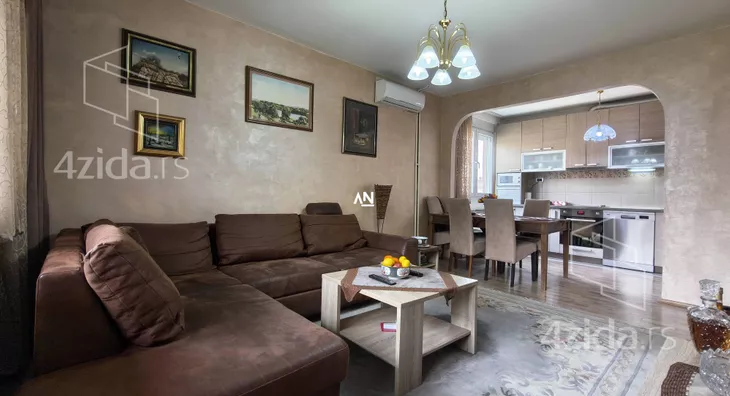 Šestosoban stan | 4zida