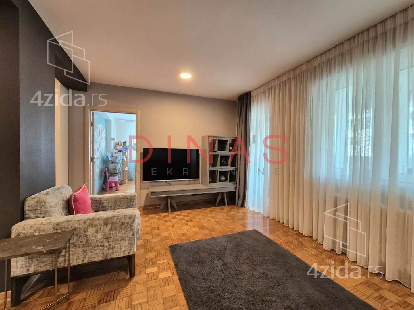 Troiposoban stan | 4zida