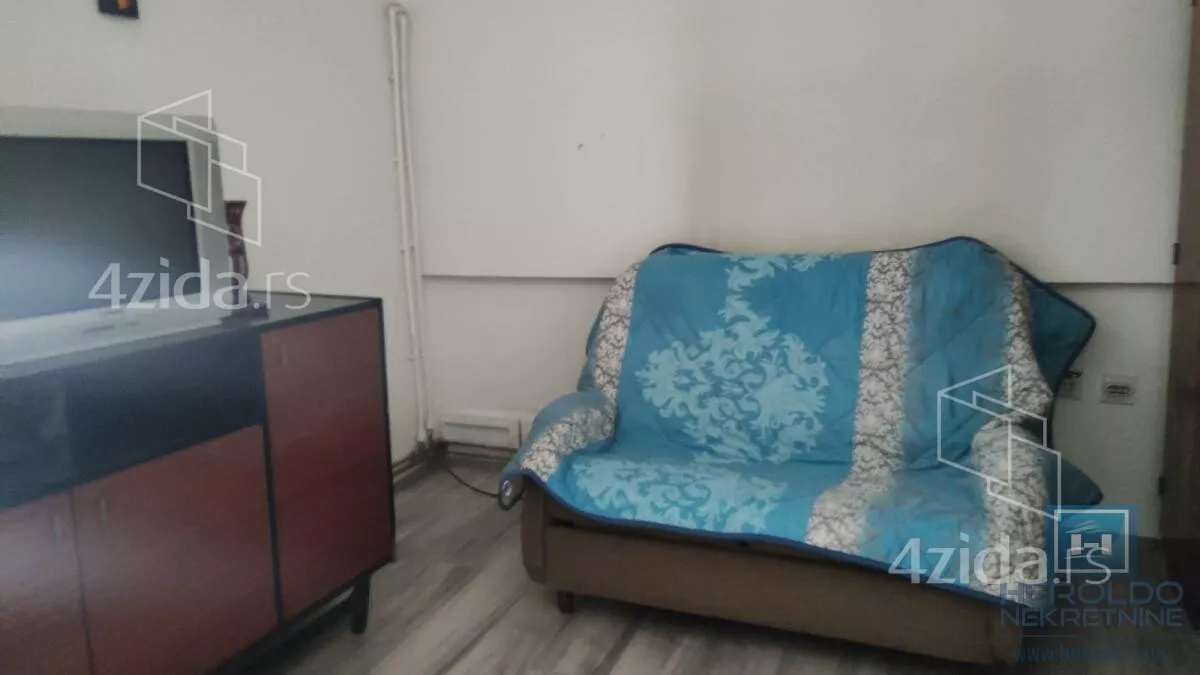 Poslovna zgrada | 4zida