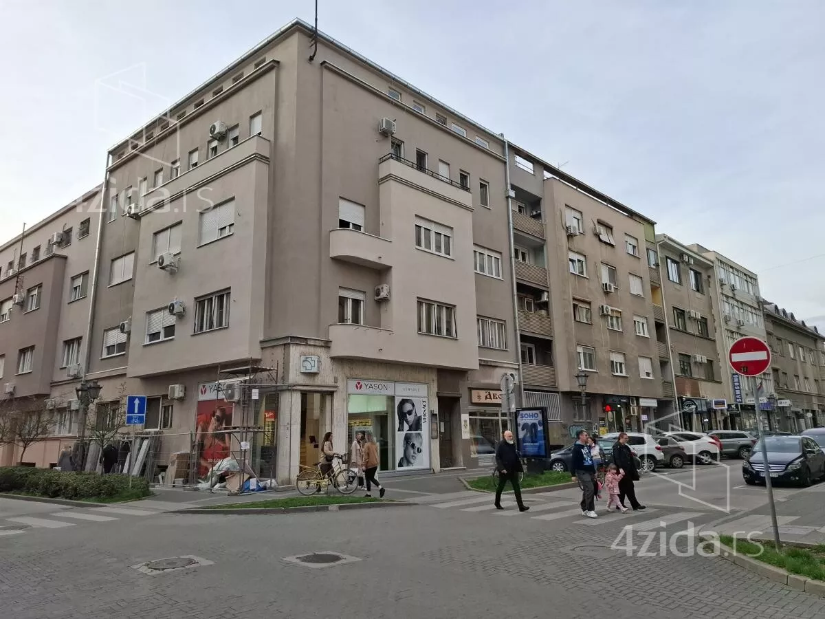 Troiposoban stan | 4zida