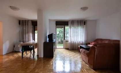 Školska | 4zida.rs