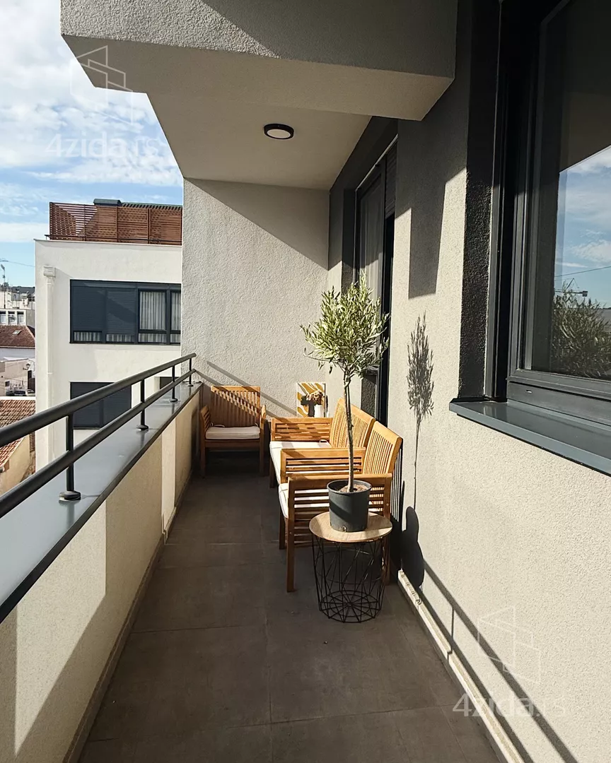 Petosoban stan | 4zida