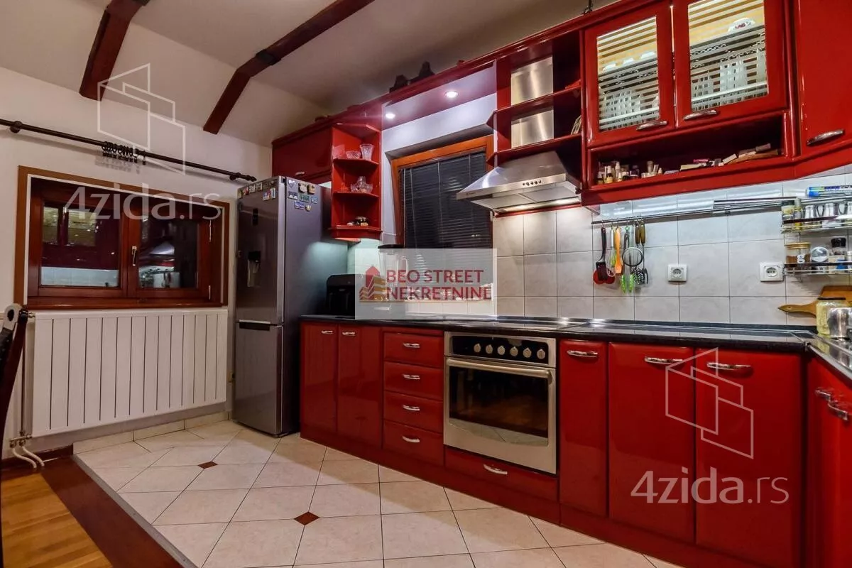 Četvoroiposoban stan | 4zida