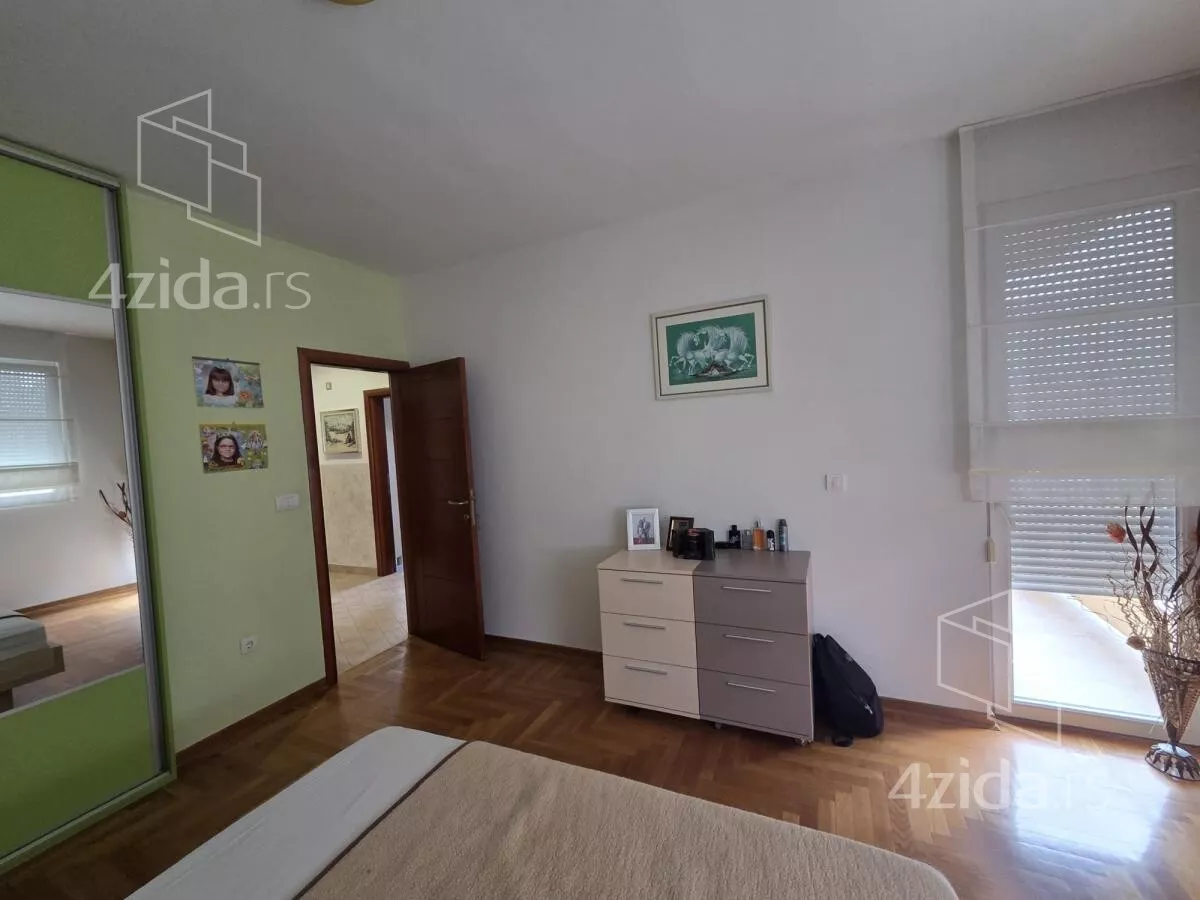 Petosoban stan | 4zida