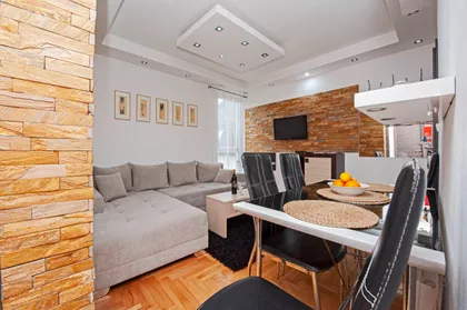 Stefana Prvovenčanog 81 | 4zida.rs