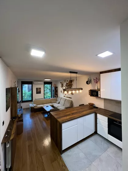 Karađorđev Trg | 4zida.rs