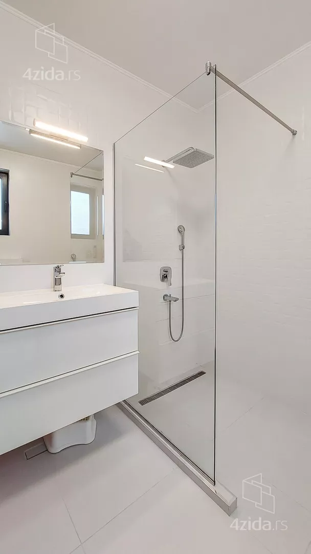 Šestosoban stan | 4zida