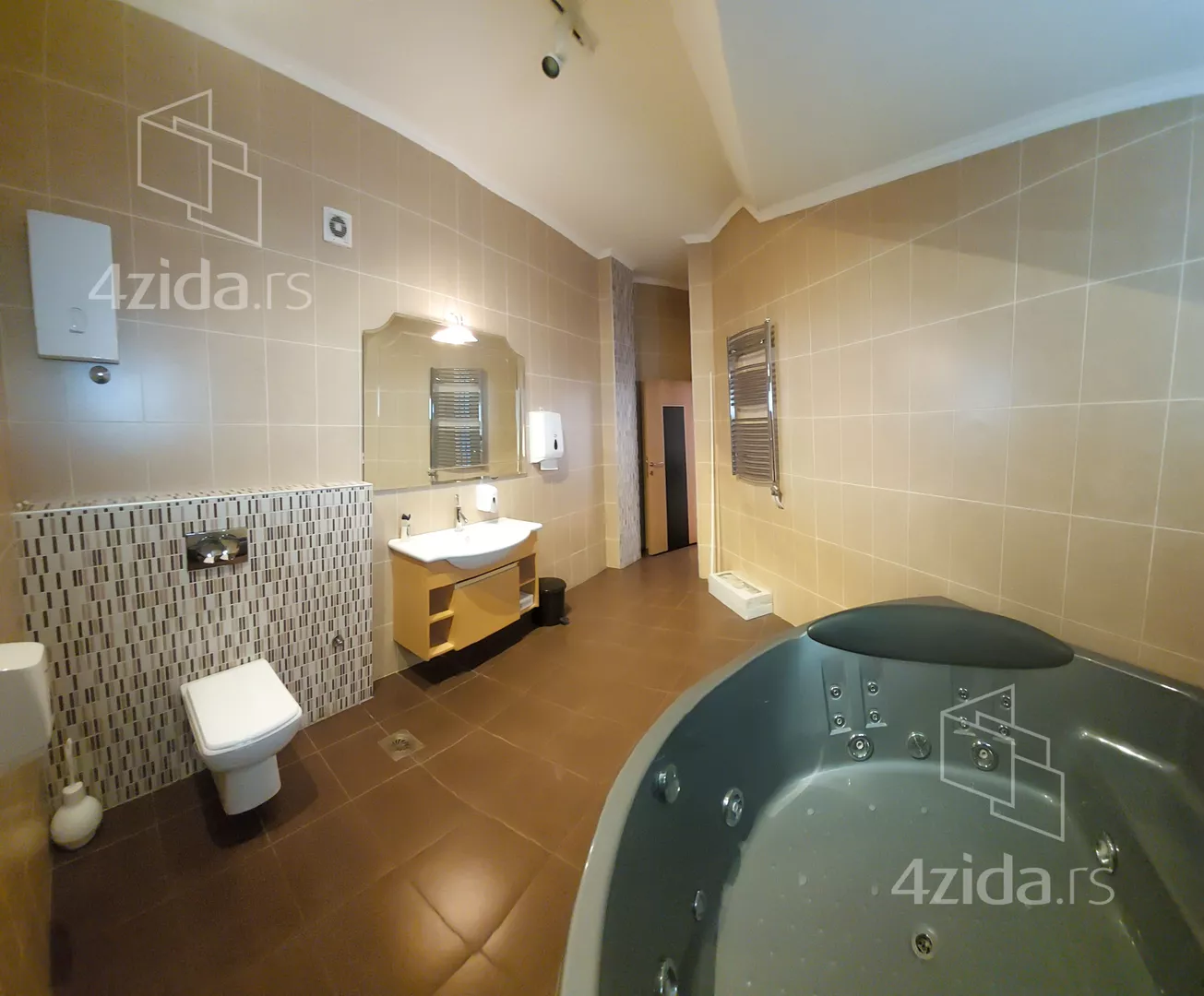 Petosoban stan | 4zida