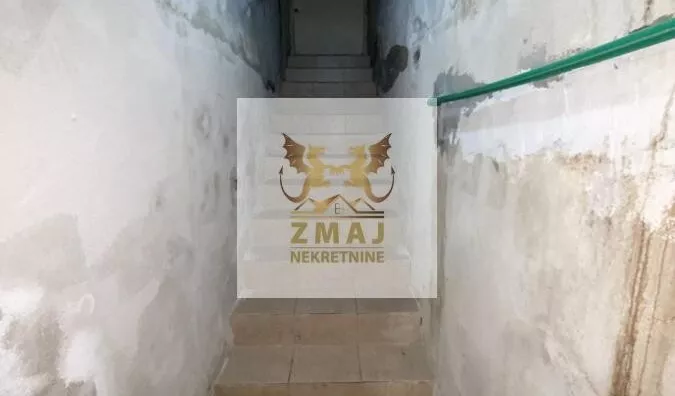 Poslovna zgrada | 4zida