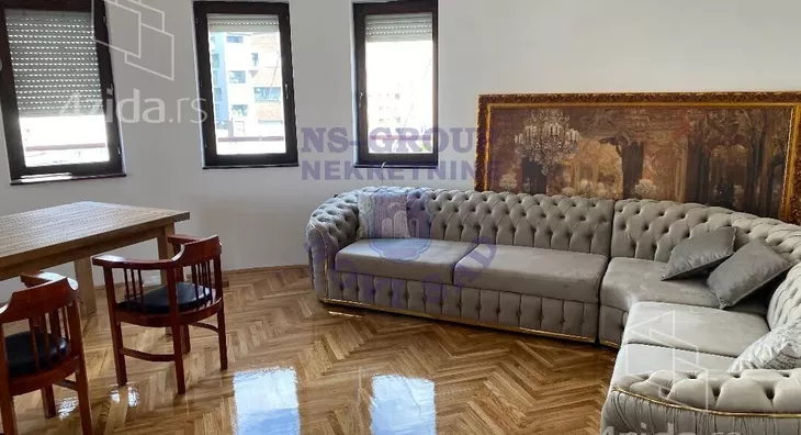 Četvoroiposoban stan | 4zida