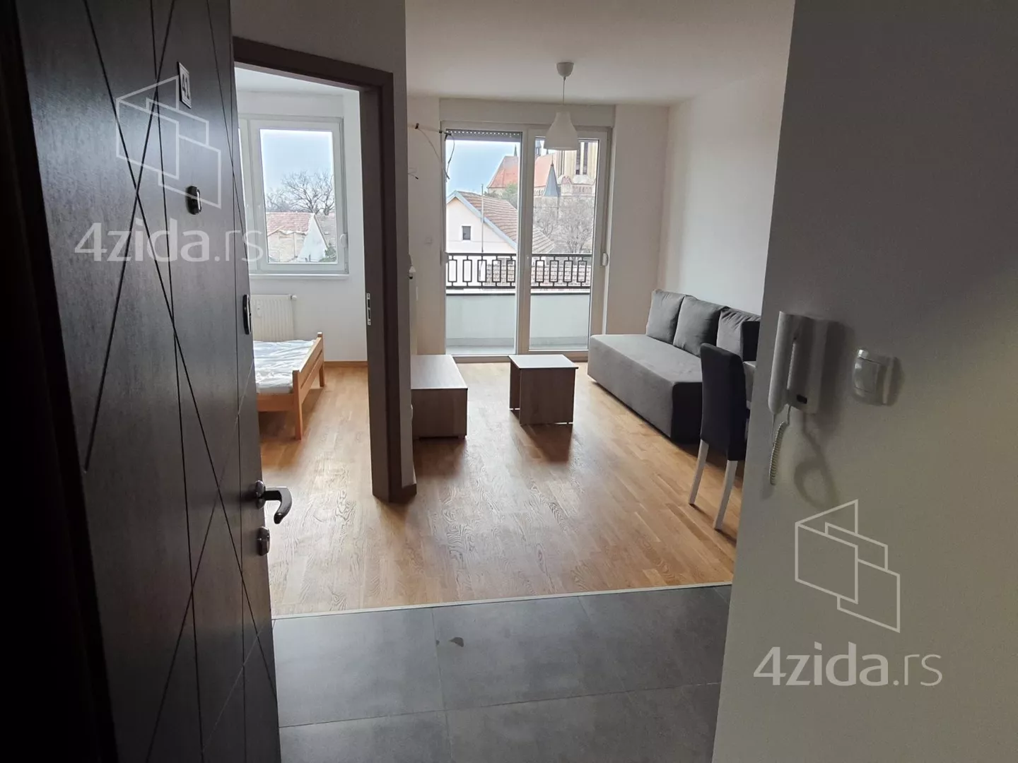 Jednoiposoban stan | 4zida
