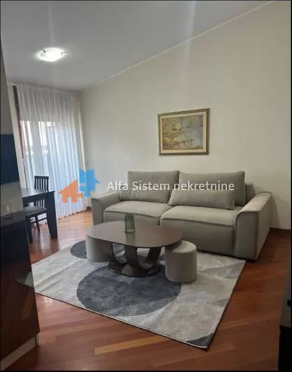 Vukov Spomenik | 4zida.rs