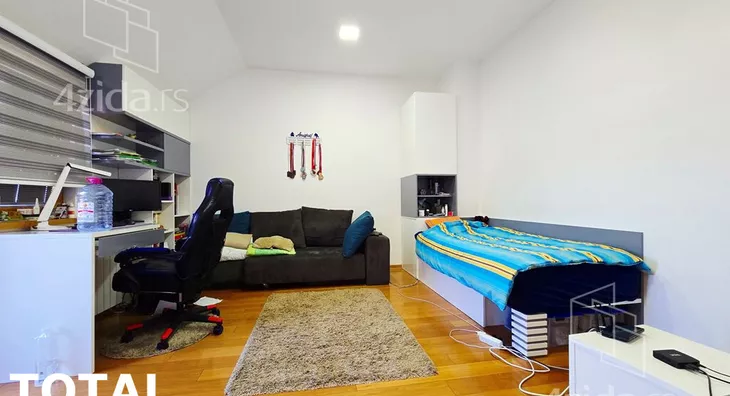 Sedmosoban stan | 4zida