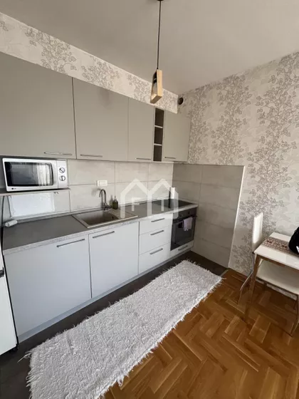 Justina Popovića | 4zida.rs