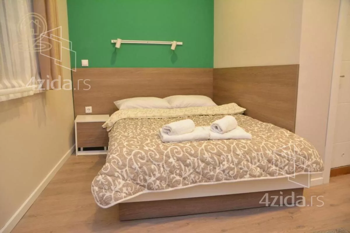 Poslovna zgrada | 4zida