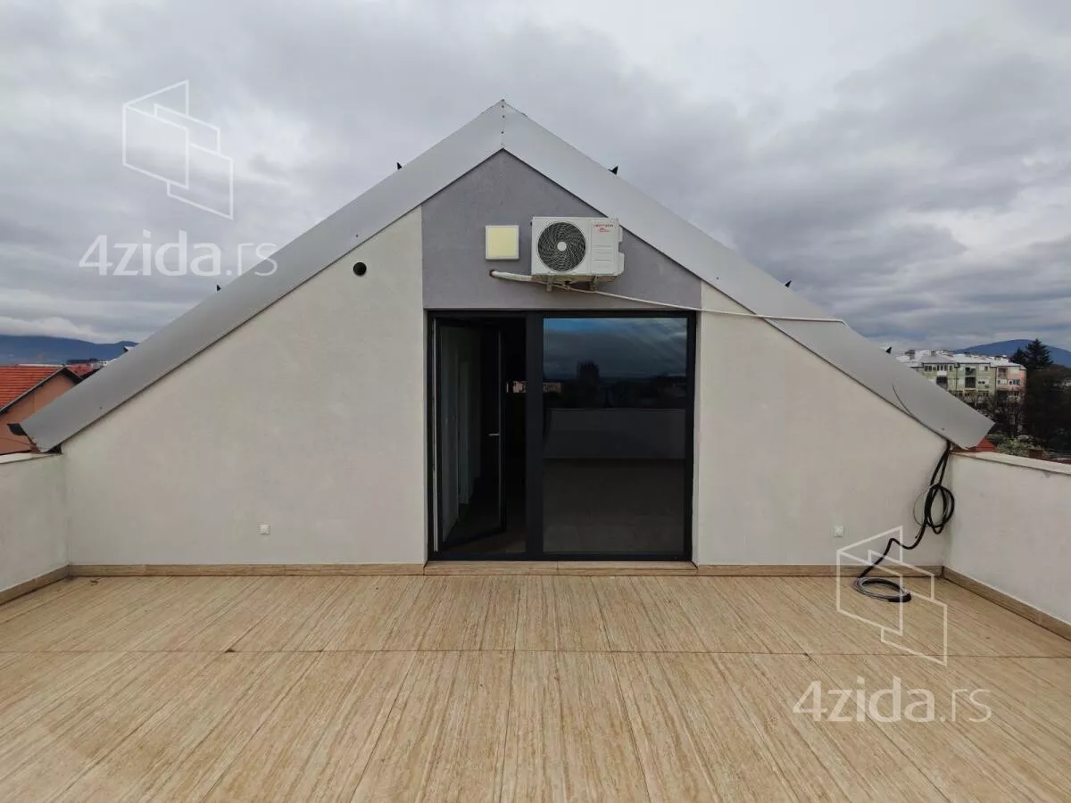 Troiposoban stan | 4zida