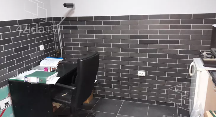 Poslovna zgrada | 4zida