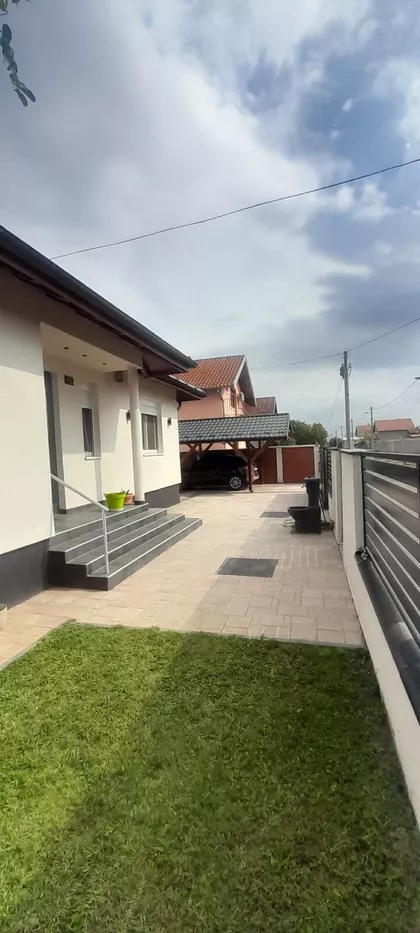 Milice Tomić | 4zida.rs