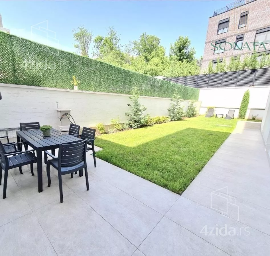 Šestosoban stan | 4zida