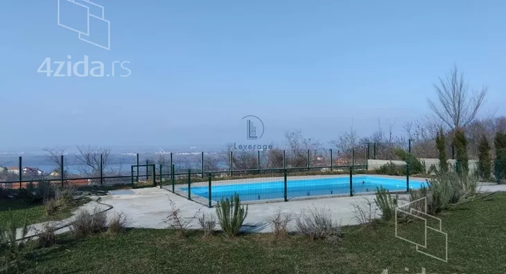 Poslovna zgrada | 4zida
