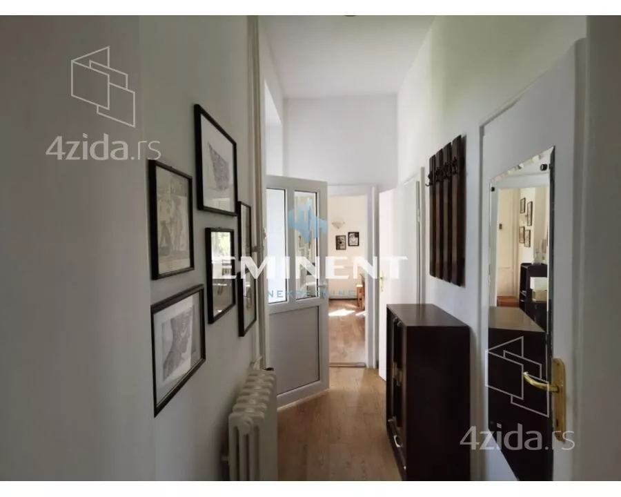 Četvoroiposoban stan | 4zida