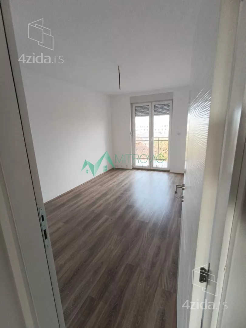 Šestosoban stan | 4zida