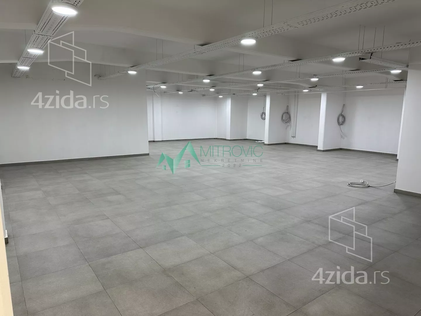 Poslovni prostor | 4zida