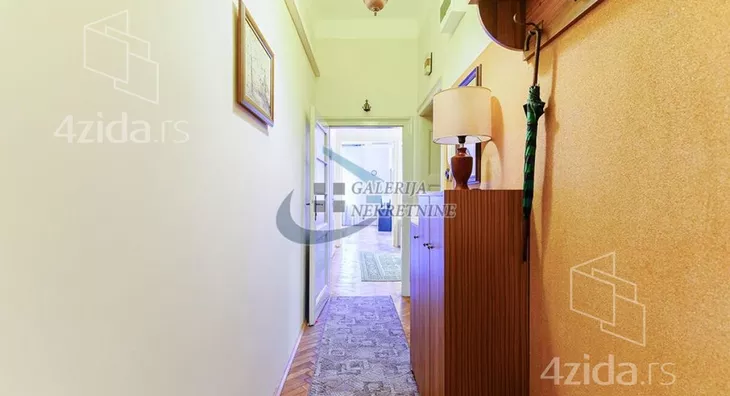 Četvoroiposoban stan | 4zida