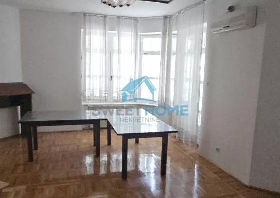 Poslovna zgrada | 4zida