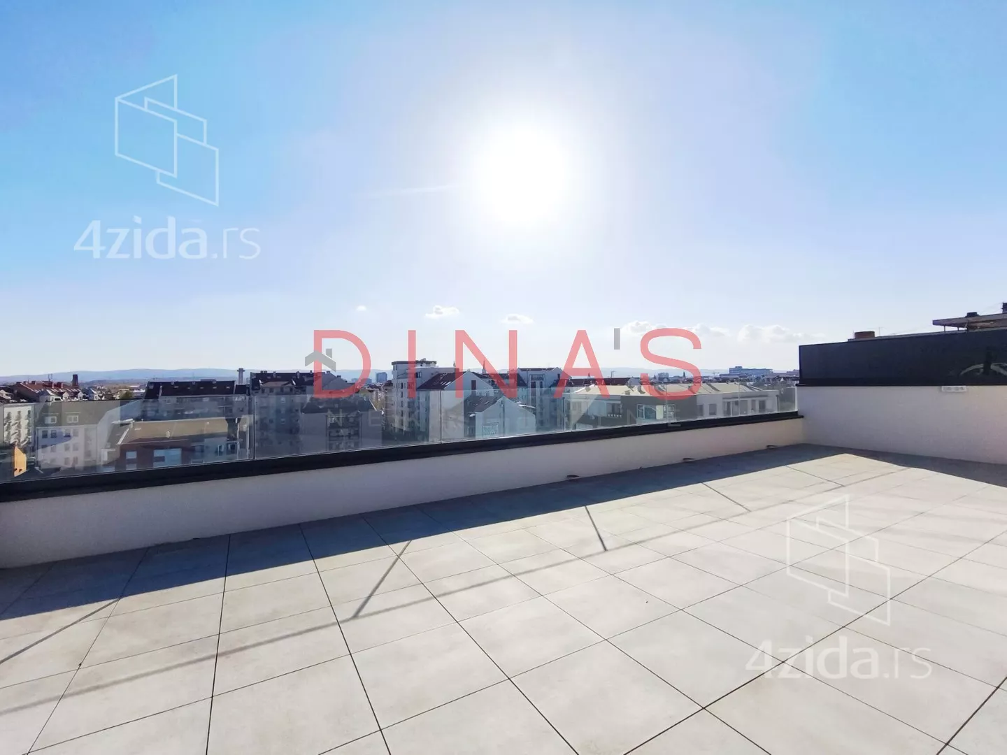 Četvoroiposoban stan | 4zida