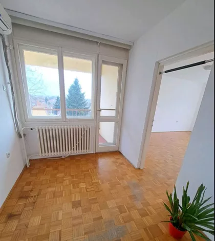 Karla Soprona | 4zida.rs